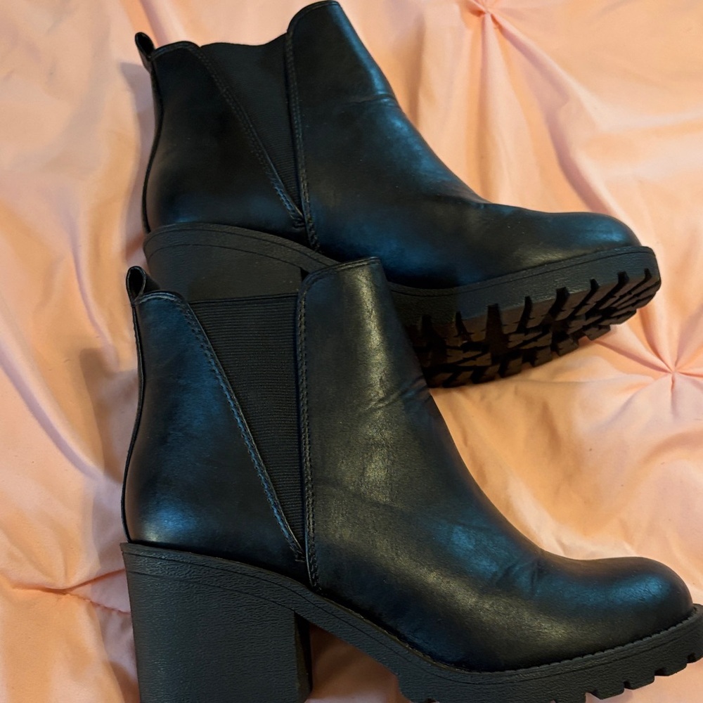 Women’s Black Chelsea Block Heel Ankle Boots